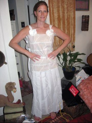 булчинска рокля от тоалетна хартия