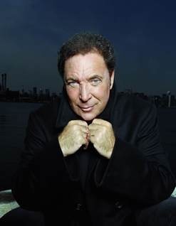 Том Джоунс златна сватба