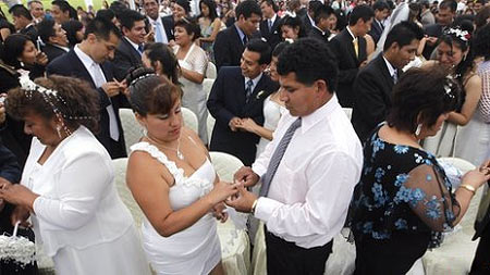Масова сватба в Перу