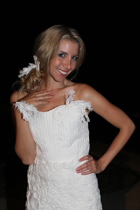 Булчинска рокля от тоалетна хартия 2011